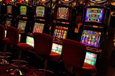 dewajitu mobile app interface showing slot games and live casino on Android and iOS