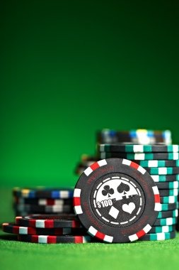 Dealer qualifying hand and payout structure in Caribbean Stud Poker
